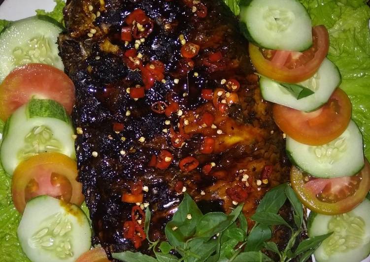 Resep Gurame Bakar saus kecap manis, Lezat Sekali