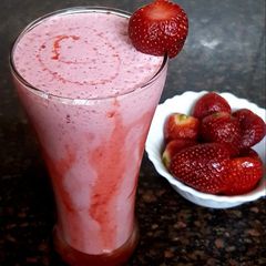 A picture of Strawberry Icecream Shake.