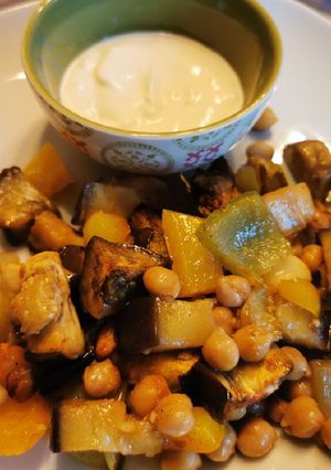 Une photo de Aubergine et poivrons rôtis à l'ail et au paprika