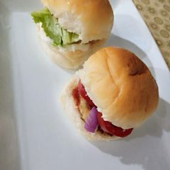 A picture of Bun kabab.