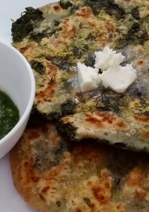 बथुआ के पराठे (Bathua ke Parathe Recipe in hindi) रेसिपी मुख्य फोटो