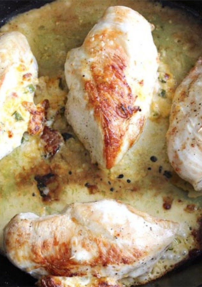 Una foto de Pollo Relleno con Jalapeño y Queso Crema