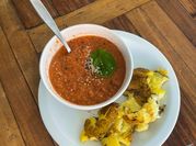 Una foto de gazpacho fácil