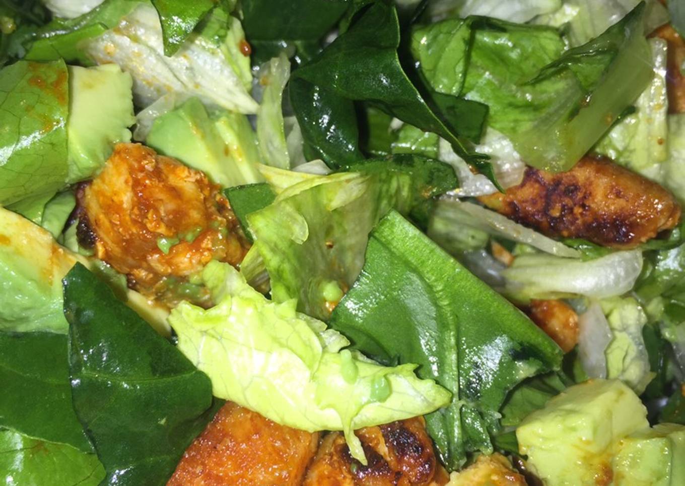 Ensalada con pechuga de pollo con toque picoso