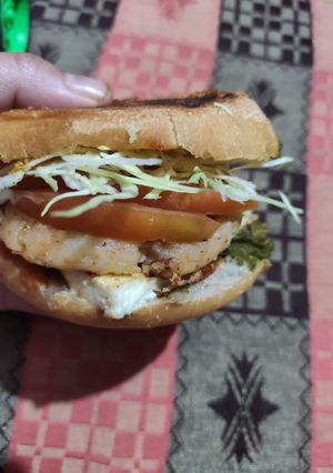 आलू टिक्की बर्गर रेसिपी(aloo tikki burgerreripe in hindi) रेसिपी मुख्य फोटो