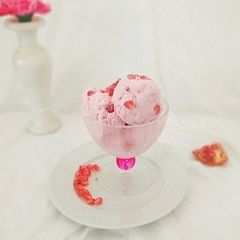 A picture of Pomegranate Ice-cream.