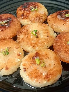 ছানা স্টাফড রাভা মিষ্টি(Chana stuffed rava sweet recipe in bengali) রেসিপির প্রধান ছবি