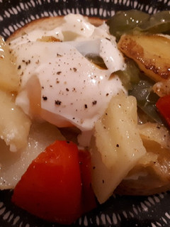 Una foto de Patatas y pimientos con huevos