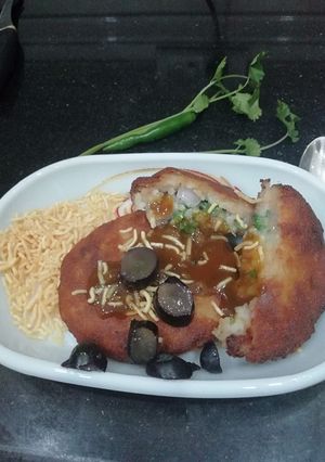 A picture of Poha Kachori Chaat.