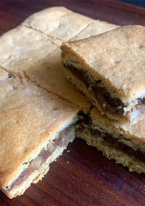 A picture of Dates & Walnuts Shortcake.
