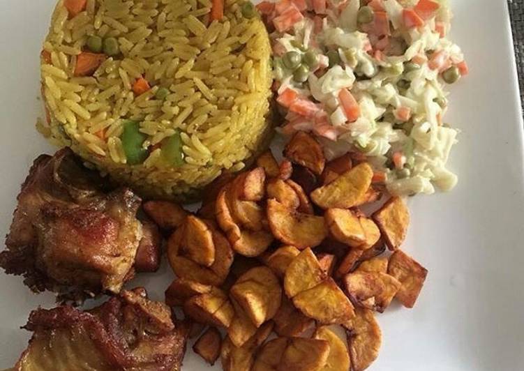 Fried rice with chicken and plantain