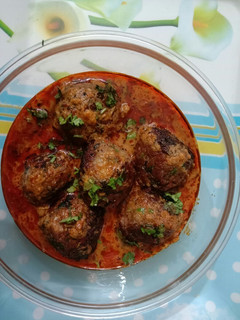 A picture of Vegetable kofta curry.