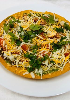 A picture of Cheesy Masala Chat Khakhra.