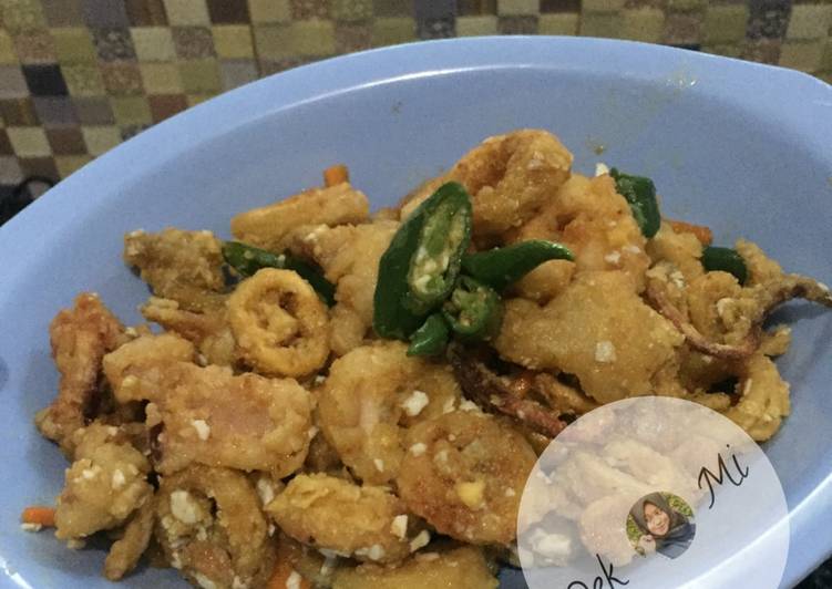 Menu Buka Puasa: Cumi Tepung Telor Asin