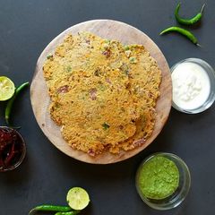 A picture of Oats veggies roti.