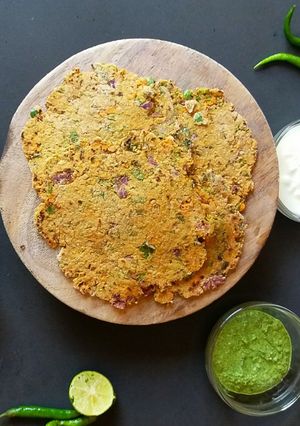 A picture of Oats veggies roti.