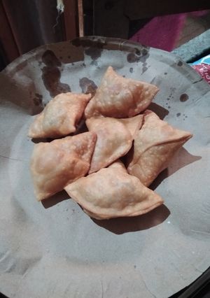 मटर लौकी समोसा (Matar lauki samosa recipe in hindi) रेसिपी मुख्य फोटो