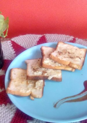 A picture of Cheese garlic bread.