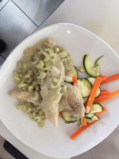Una foto de Pechuga en salsa alfredo