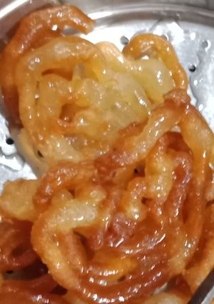 જલેબી(Jalebi Recipe in Gujarati) રેસીપી મુખ્ય ફોટો