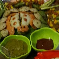 A picture of Disco rava idli.