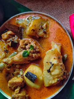 লাউ দিয়ে মুরগির ঝোল(Lau diye Murgir jhol recipe in Bengali) রেসিপির প্রধান ছবি