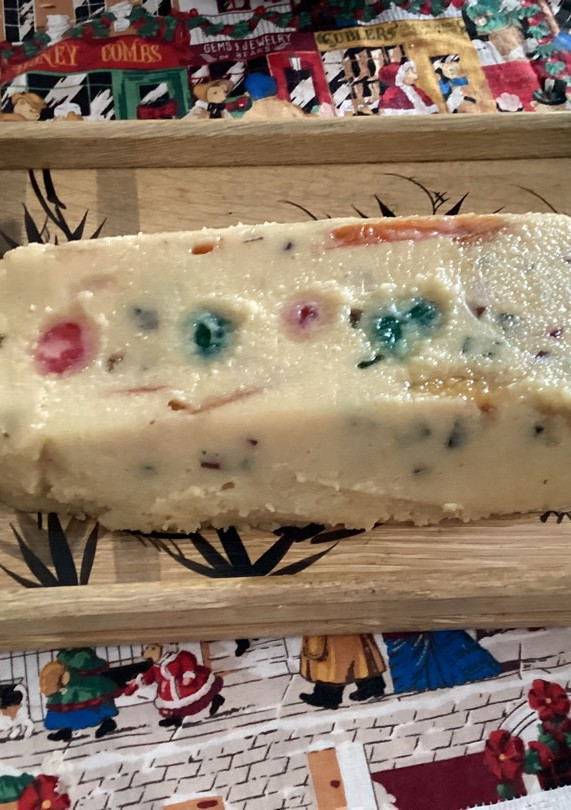 Una foto de Turrón de Nata con frutas confitadas