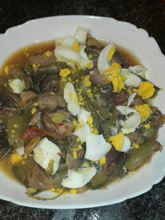 Una foto de Guiso de habas con gurumelos en la olla GM g