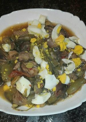 Una foto de Guiso de habas con gurumelos en la olla GM g