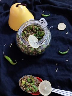हरी मिर्च का इंस्टेंट अचार (hari mirch ka instant achar recipe in hindi) रेसिपी मुख्य फोटो