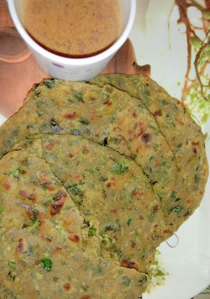 A picture of Methi Paratha.