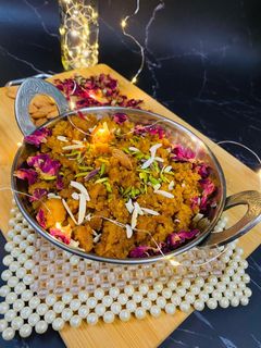 बेसन का हलवा (Besan ka Halwa recipe in Hindi) रेसिपी मुख्य फोटो
