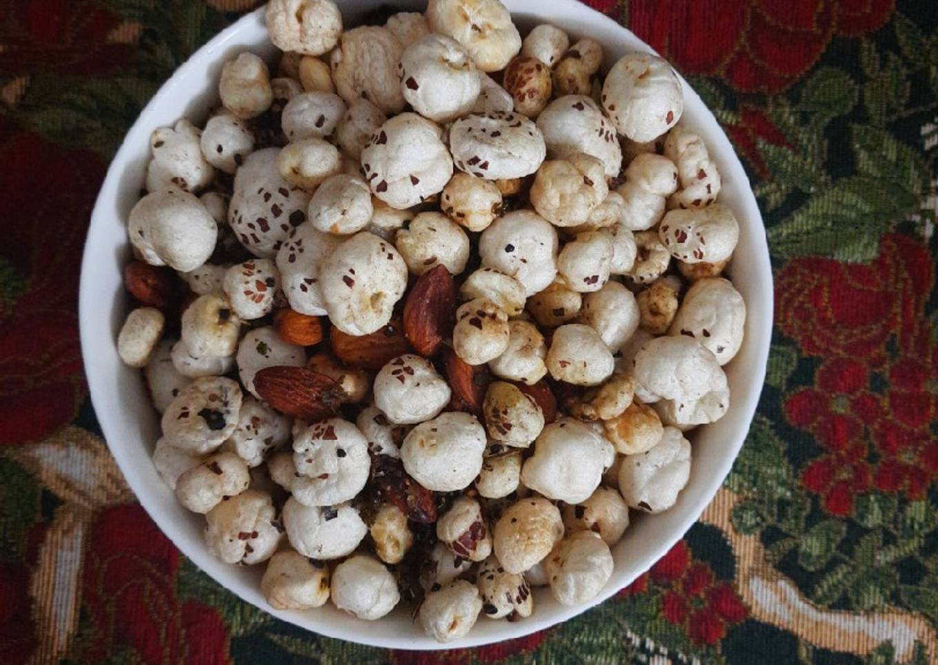 Healthy Herb Makhana n nuts