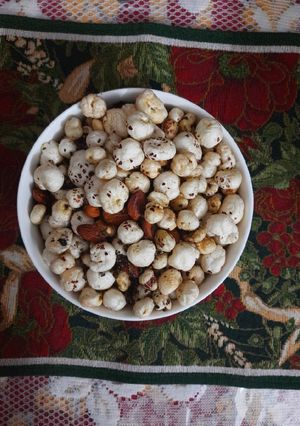 A picture of Healthy Herb Makhana n nuts.