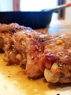 Una foto de Contramuslos de pollo en salsa de soja y miel