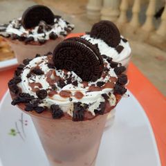 A picture of Oreo triffle.