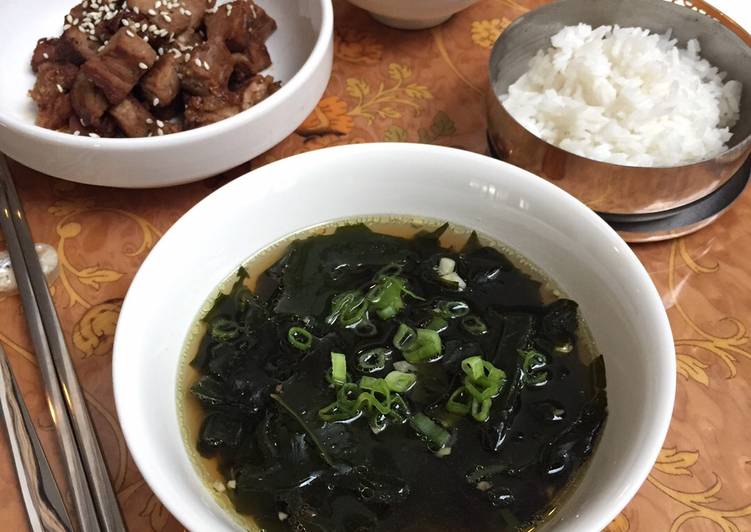 Miyeok Guk - 미역국