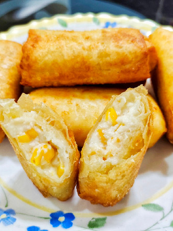 Langkah Mudah untuk Menyiapkan Lumpia JaSuKe Manis (Jagung susu keju) yang Enak