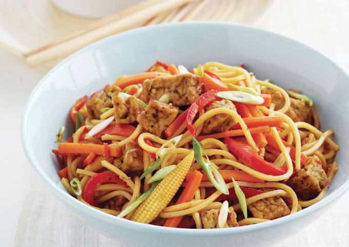 Stir fried Hokkien noodles with Asian green and tofu recipe