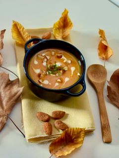 Foto de Creme de Abóbora e Cenoura, Amêndoas, Natas e Hortelã