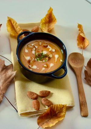 Foto de Creme de Abóbora e Cenoura, Amêndoas, Natas e Hortelã