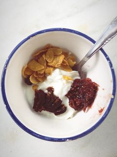 Una foto de Bol de desayuno: yogurt, dátiles y mermelada de higo 🤤