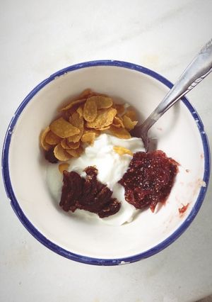 Una foto de Bol de desayuno: yogurt, dátiles y mermelada de higo 🤤