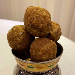 A picture of Methi gund ladoo (healthy recipes).
