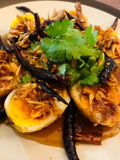 รูปของ ไข่ลูกเขย (Fried Boiled Egg with Tamarind Sauce or Son-in-law’s Eggs)