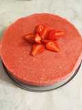 Torta leggera con spuma di fragole