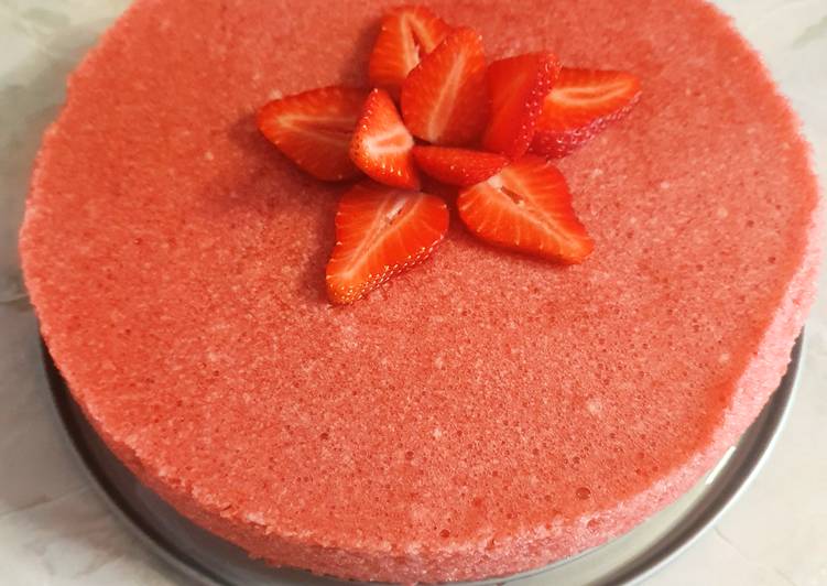 Torta leggera con spuma di fragole