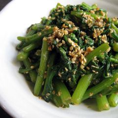 A picture of ‘Goma-ae’ Shungiku (Edible Chrysanthemum).