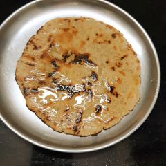 A picture of Jowar Bhakri.