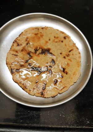 A picture of Jowar Bhakri.